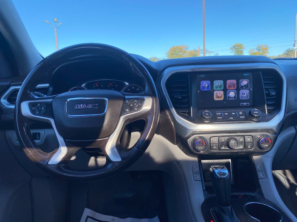 Used 2018 GMC Acadia SLT w/ LPO, Black Accent Package AWD/4WD image 10