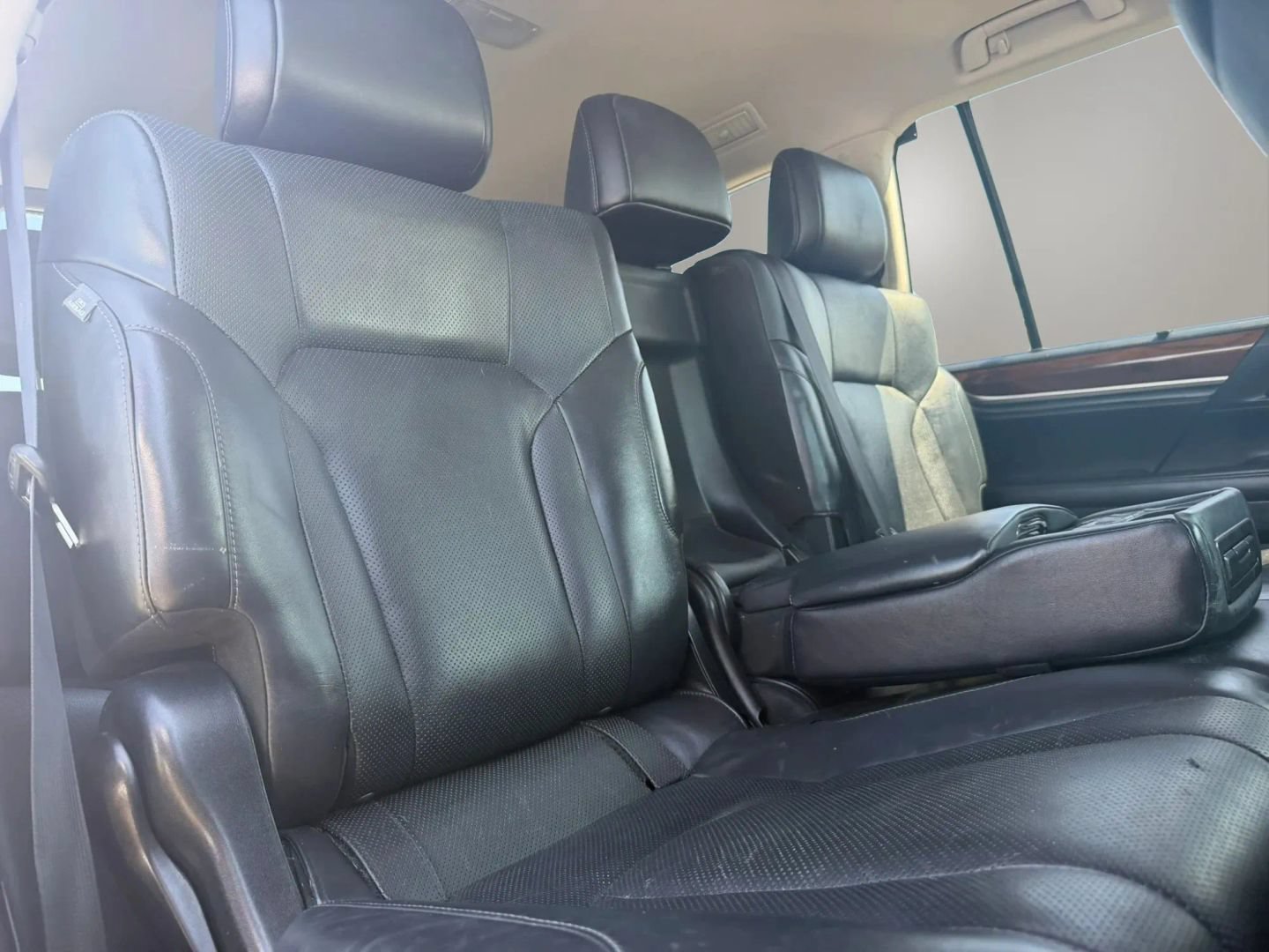 Used 2017 Lexus LX 570 4WD w/ Luxury Package image 20
