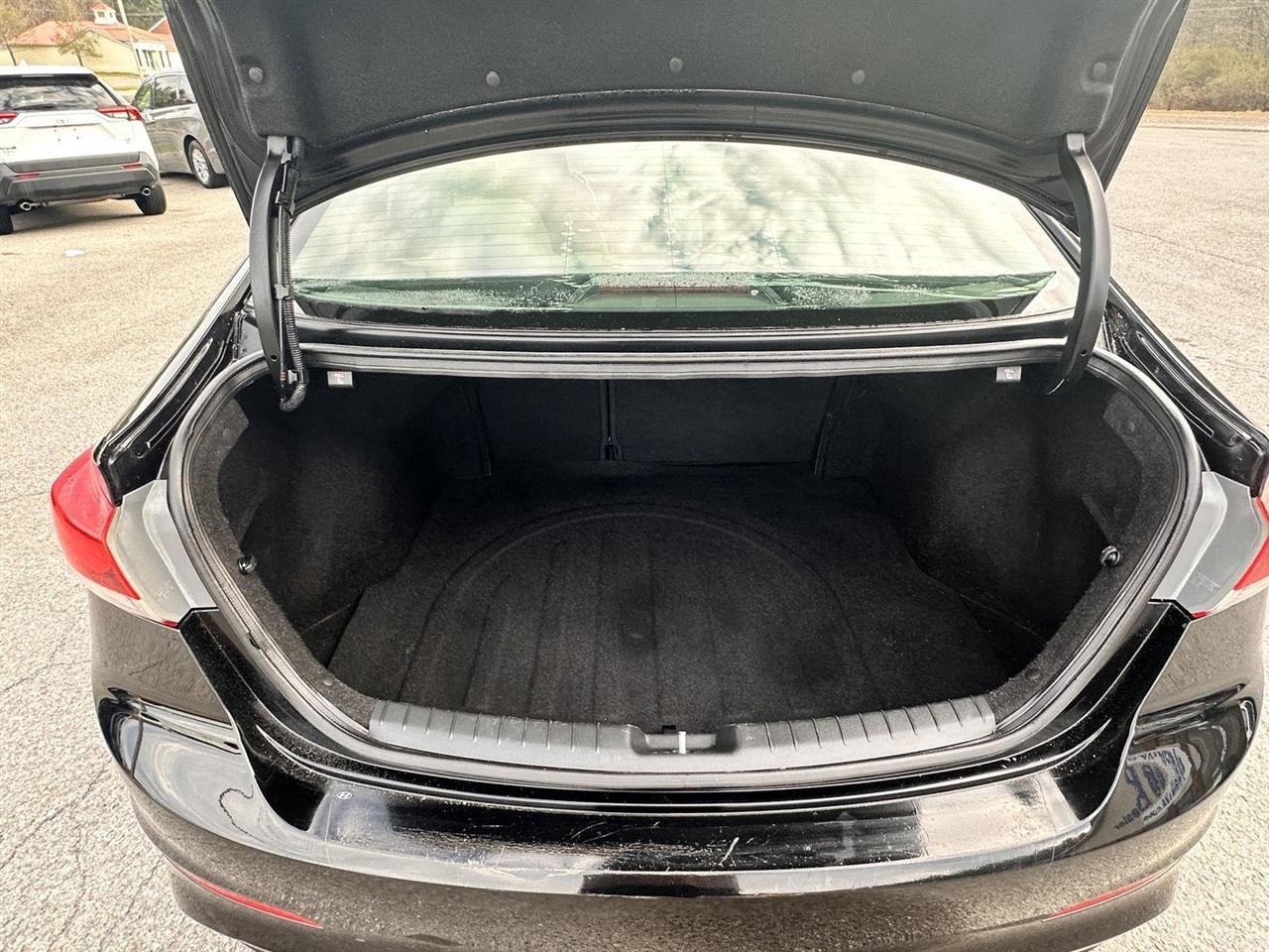 Used 2017 Hyundai Elantra SE w/ SE A/T Tech Package 03 image 12