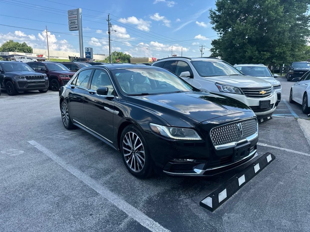 Used 2017 Lincoln Continental Select AWD/4WD image 2