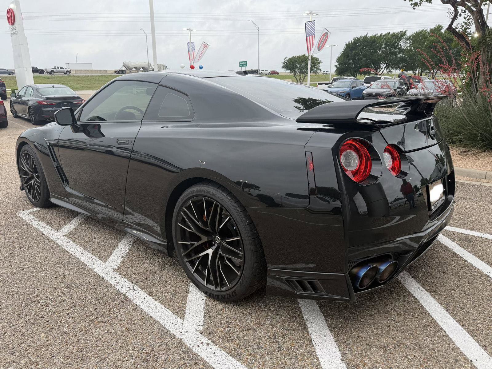 Used 2020 Nissan GT-R Premium w/ Premium Interior Package image 6