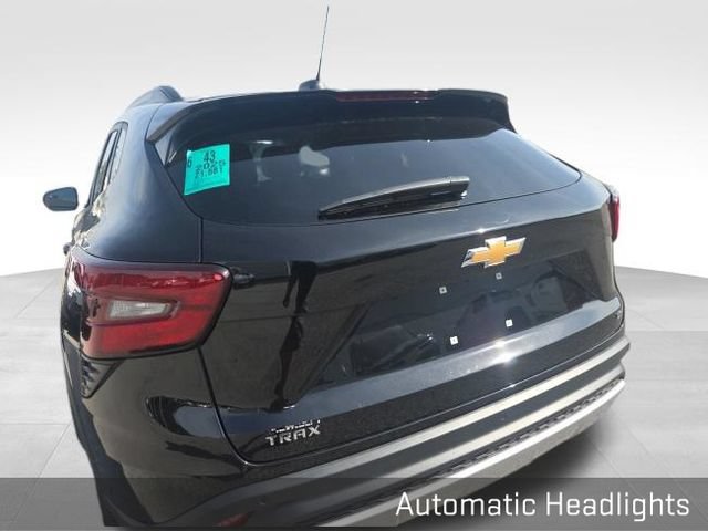 Used 2025 Chevrolet Trax LT w/ Driver Confidence Package FWD image 6