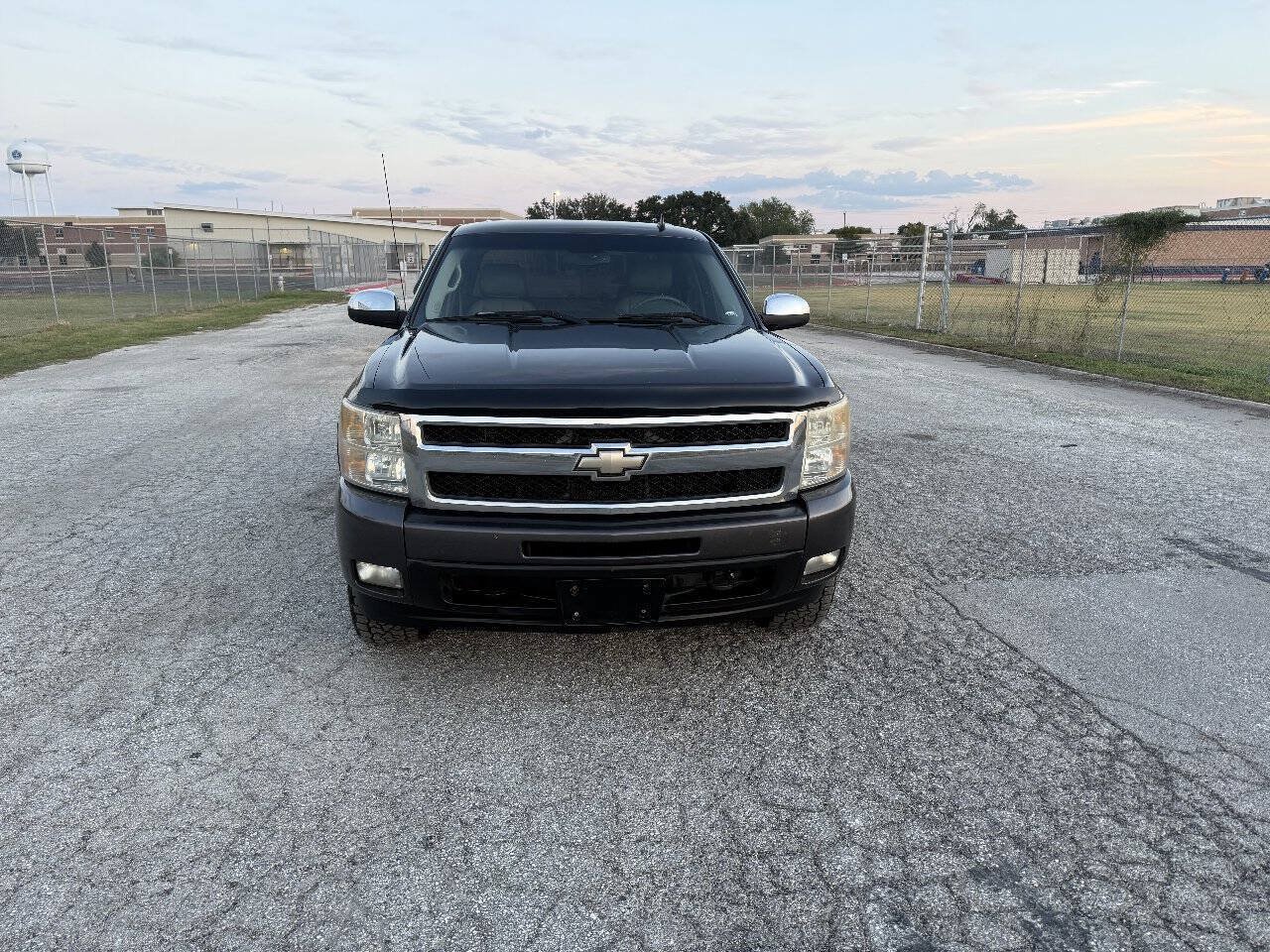 Used 2010 Chevrolet Silverado 1500 LTZ w/ Convenience Package AWD/4WD image 5