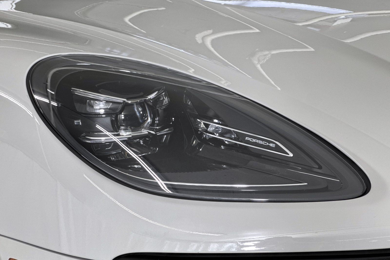 Used 2023 Porsche Macan AWD/4WD image 12