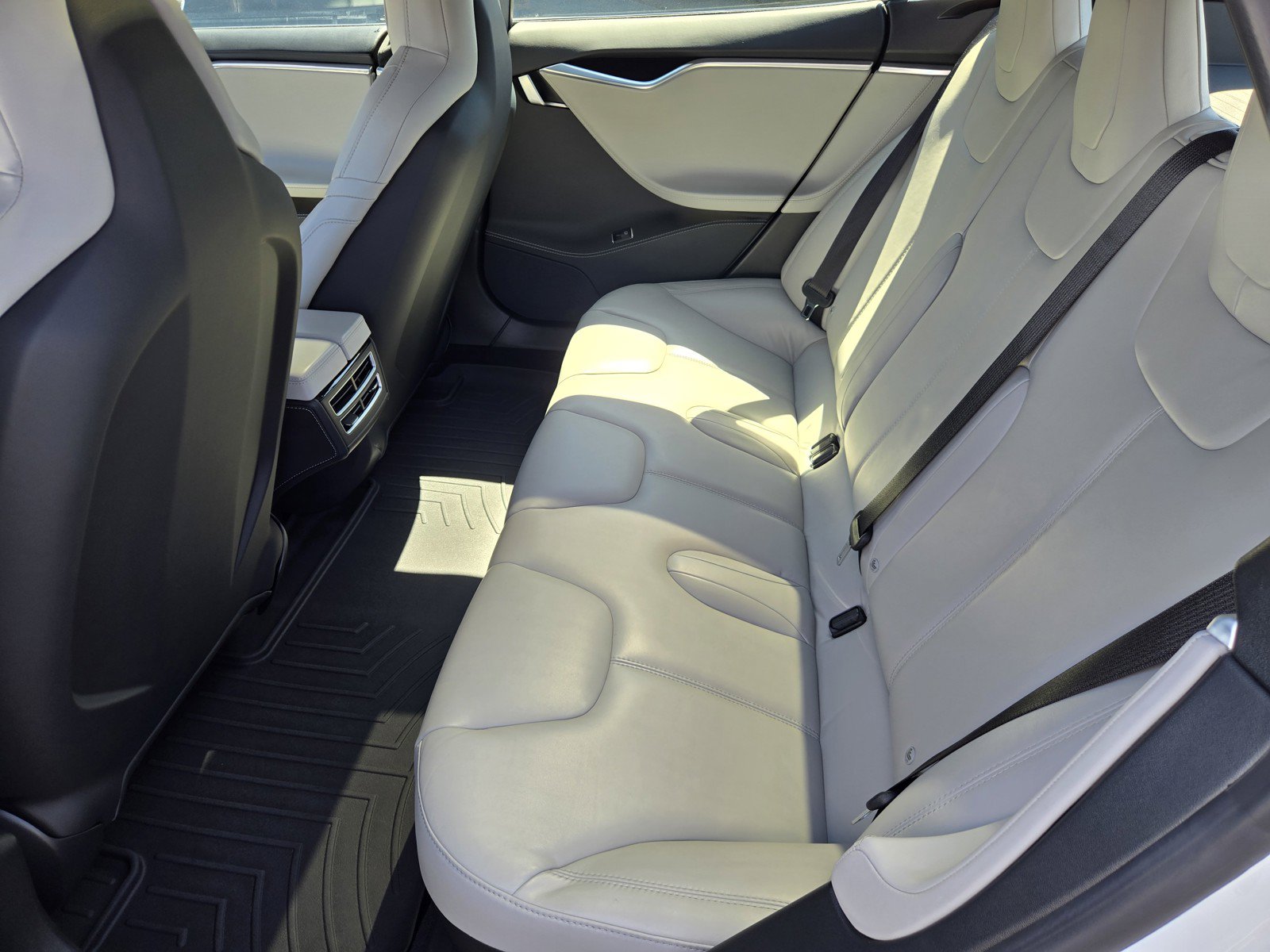 Used 2015 Tesla Model S AWD image 12