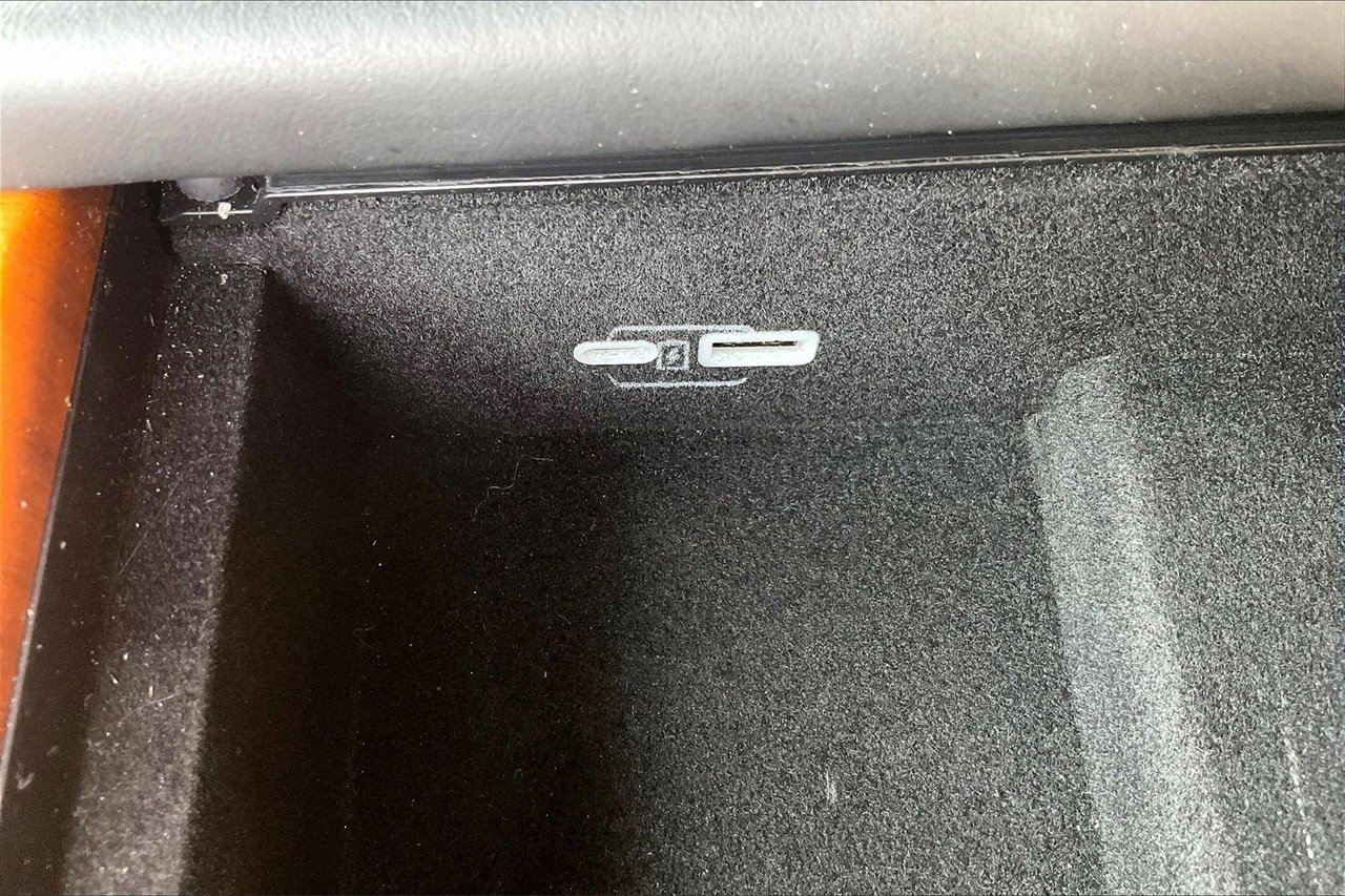 Used 2024 Jeep Grand Wagoneer Series III w/ HD Trailer Tow Package image 19