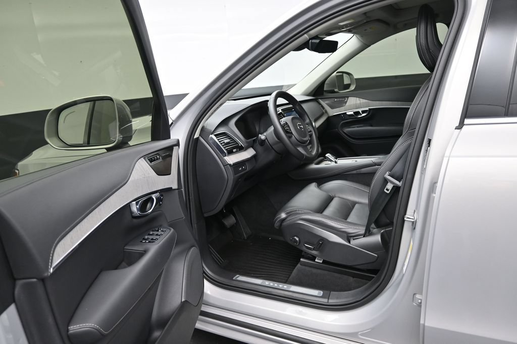Used 2025 Volvo XC90 T8 Ultra w/ Protection Package Premier AWD/4WD image 9