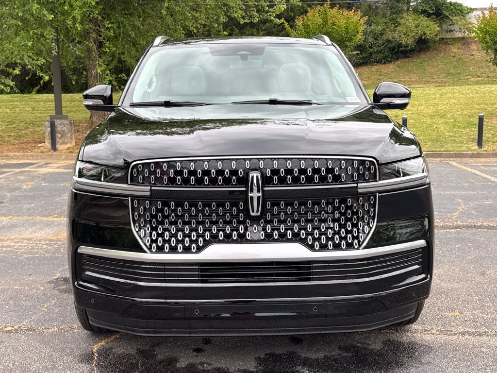 New 2026 Lincoln Navigator L Reserve AWD/4WD image 2