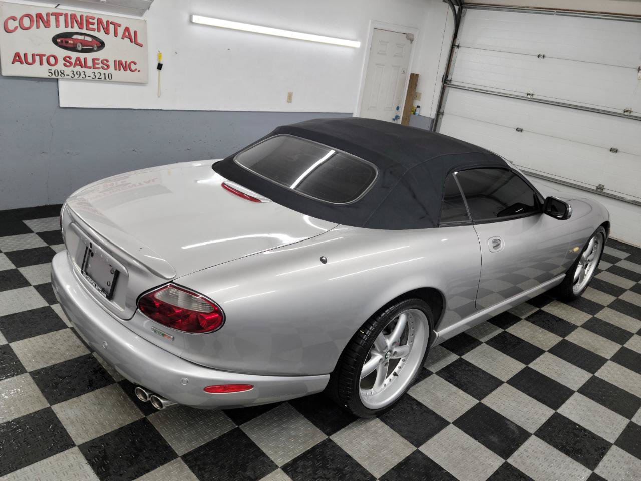 Used 2005 Jaguar XK8 Convertible RWD image 10