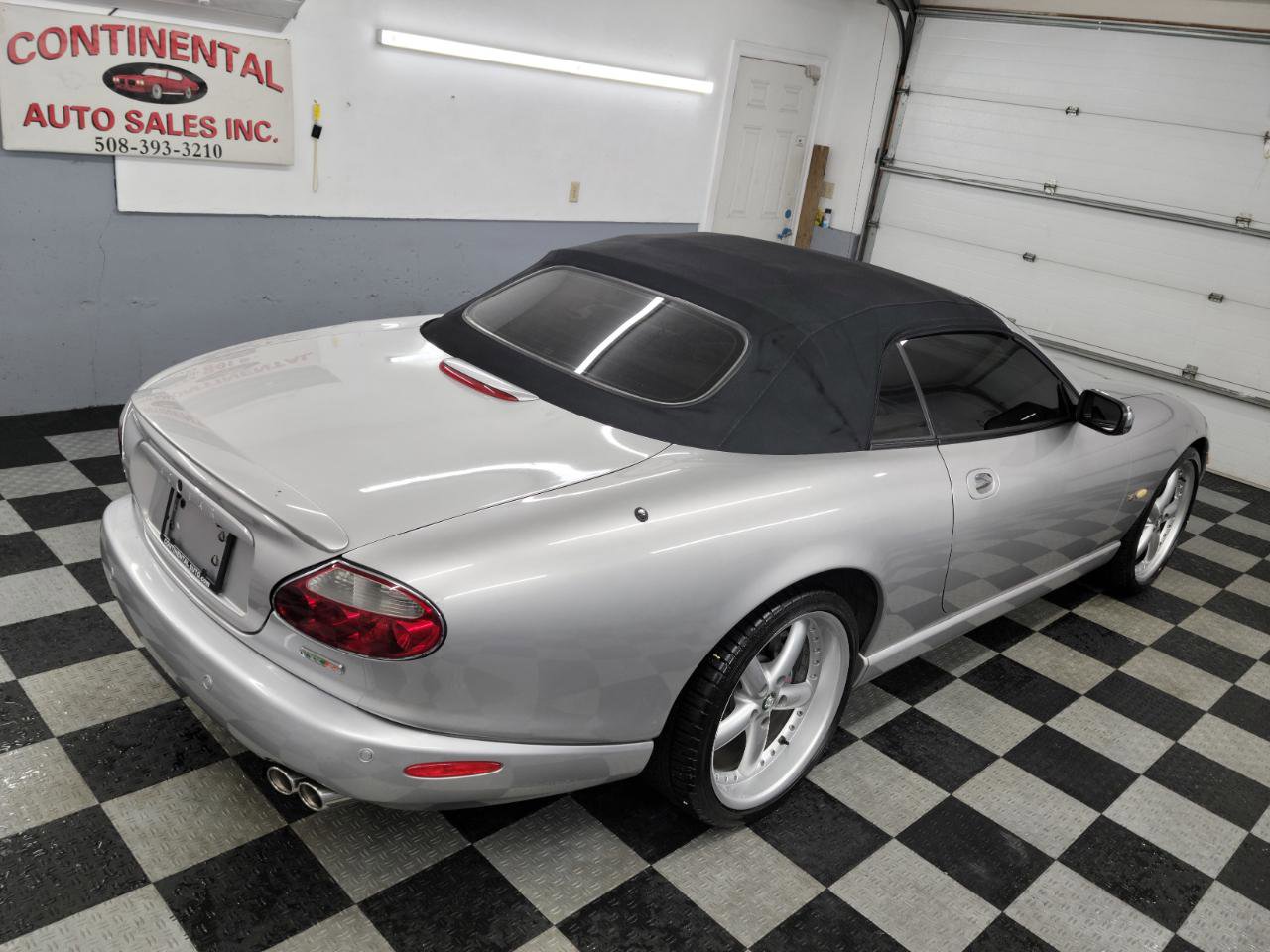 Used 2005 Jaguar XK8 Convertible RWD image 10