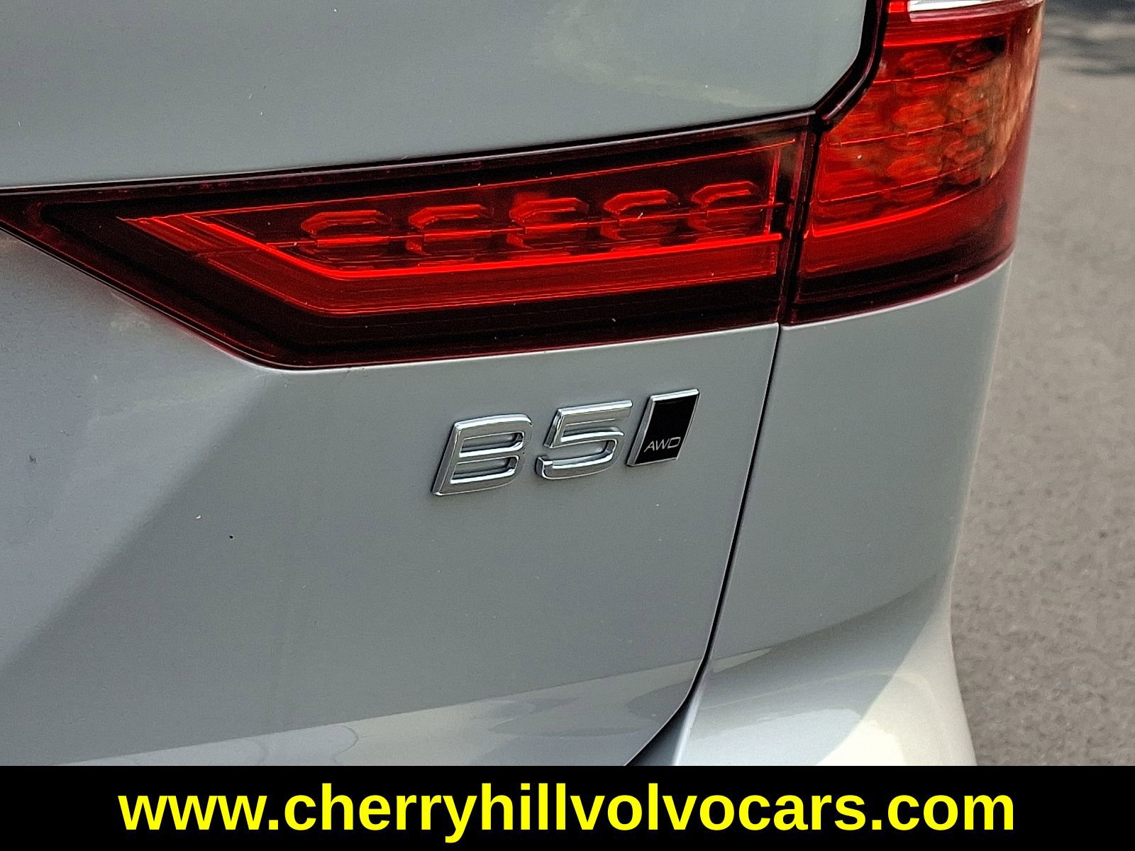 New 2025 Volvo V60 B5 Cross Country Ultra w/ Protection Package Premier image 30