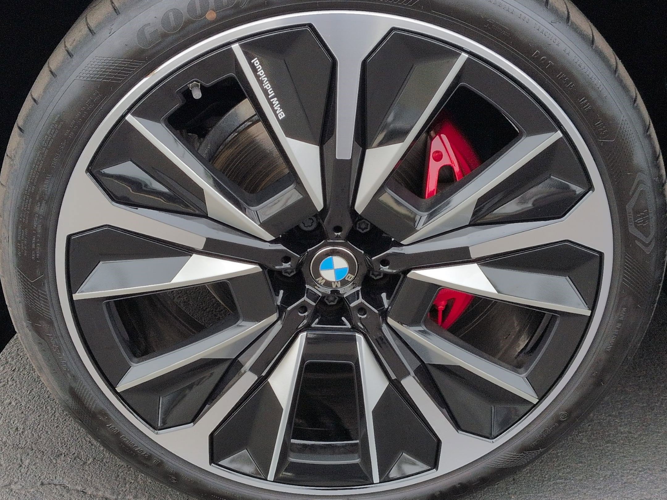 Used 2026 BMW iX xDrive45 w/ M Sport Package AWD/4WD image 13