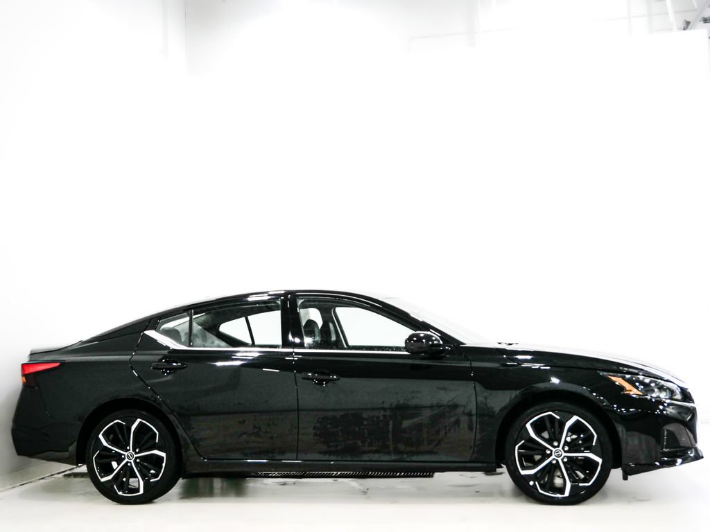 Used 2025 Nissan Altima 2.5 SR FWD image 4