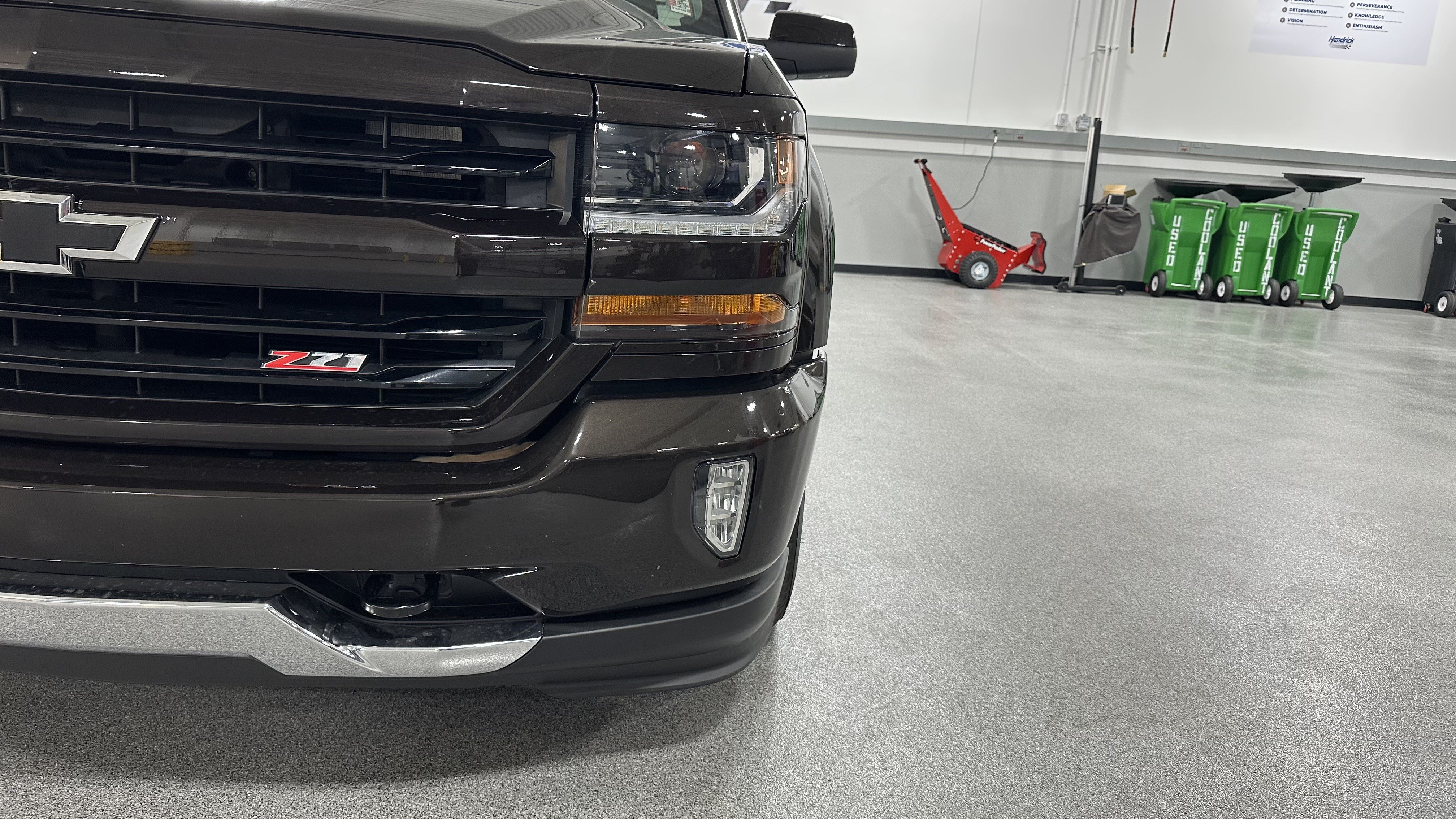 Used 2018 Chevrolet Silverado 1500 LT w/ LT Convenience Package AWD/4WD image 2
