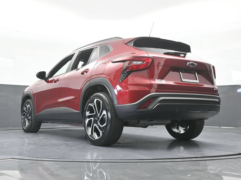 Used 2024 Chevrolet Trax RS w/ Sunroof Package FWD image 56