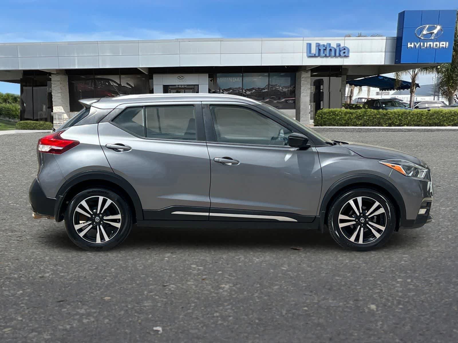 Used 2018 Nissan Kicks SR w/ Exterior Package FWD image 9