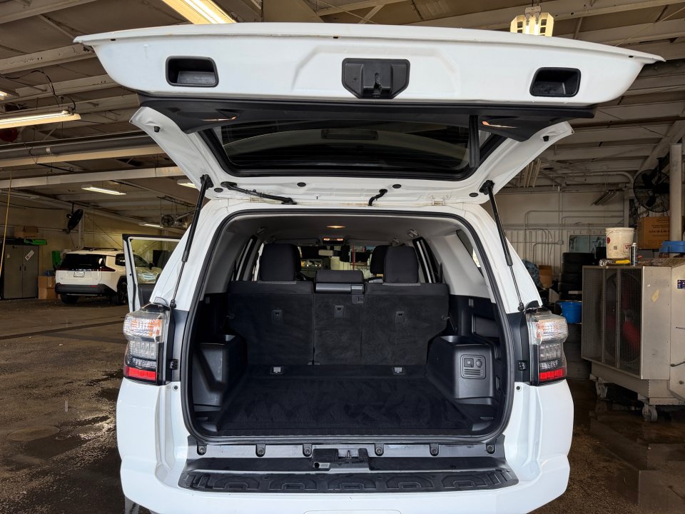 Certified 2016 Toyota 4Runner SR5 AWD/4WD image 19