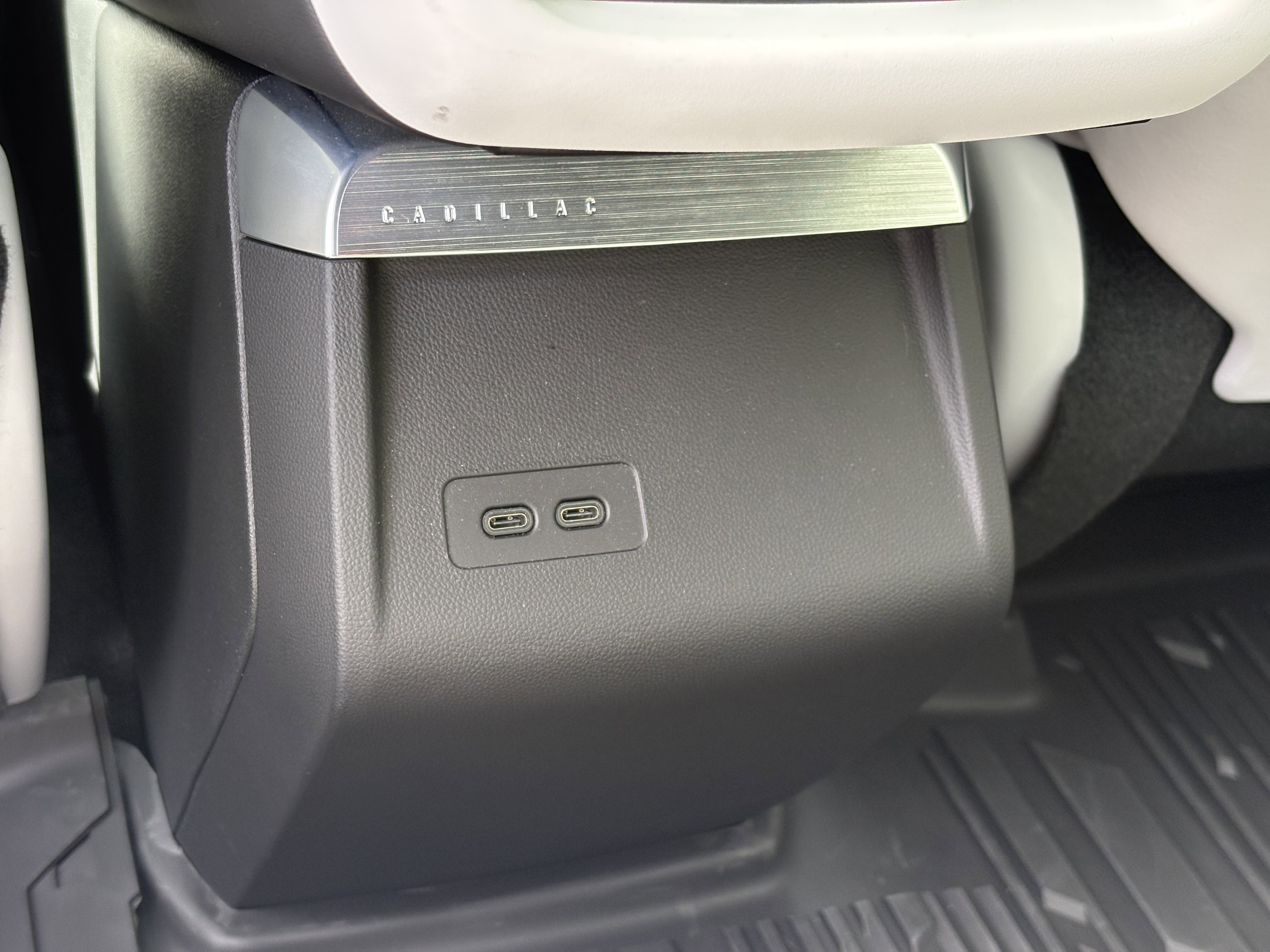 Used 2024 Cadillac Lyriq Luxury w/ LPO, Floor Liner Package AWD/4WD image 13
