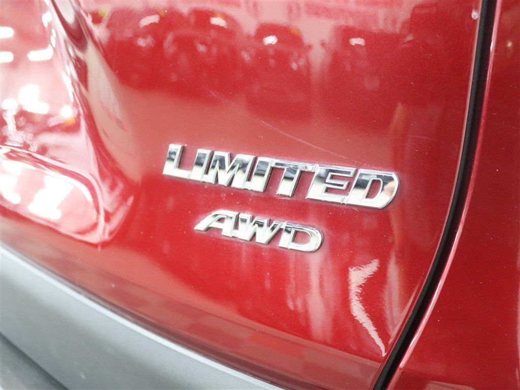 Used 2019 Toyota RAV4 Limited AWD/4WD image 10