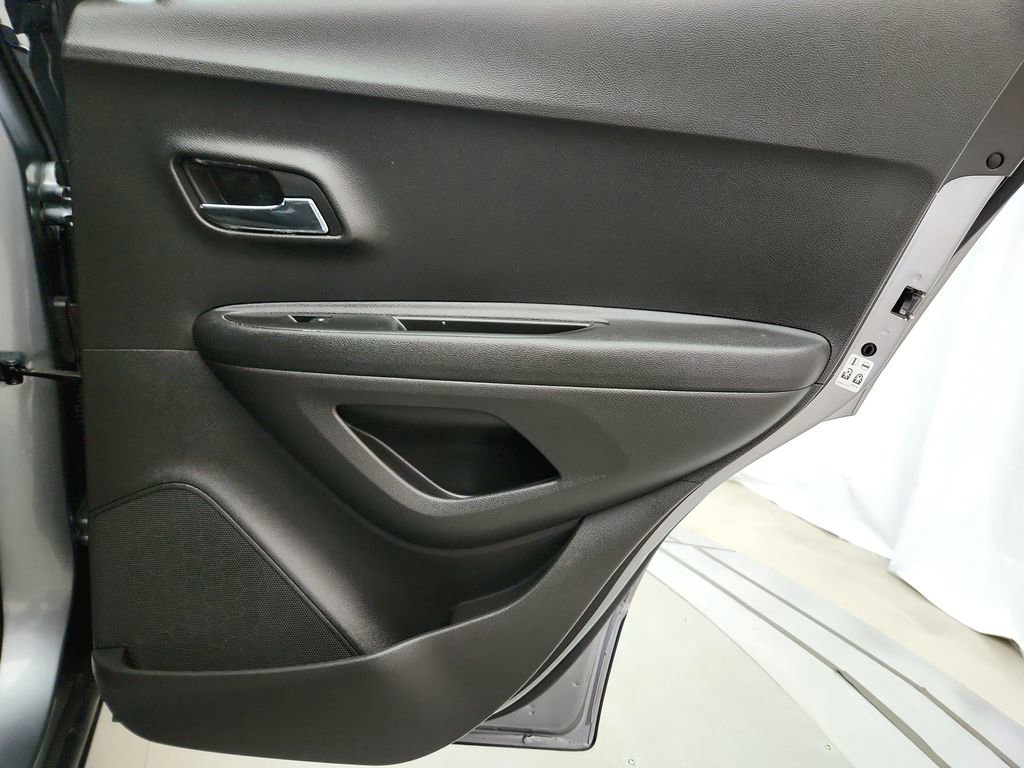 Used 2020 Chevrolet Trax LS image 28