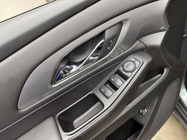 Used 2022 Chevrolet Traverse LT image 11