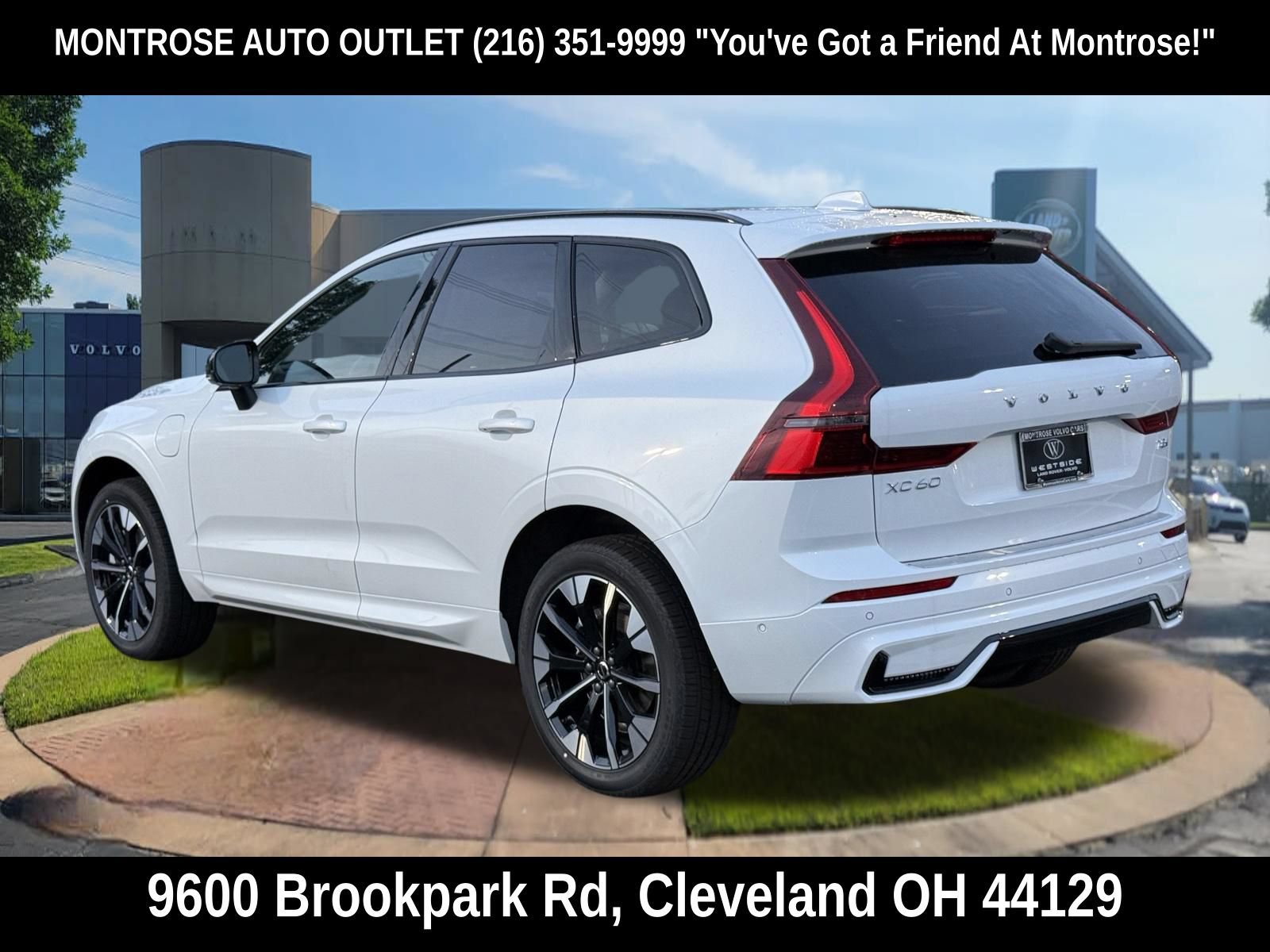 New 2026 Volvo XC60 T8 Plus w/ Climate Package PRO AWD/4WD image 3