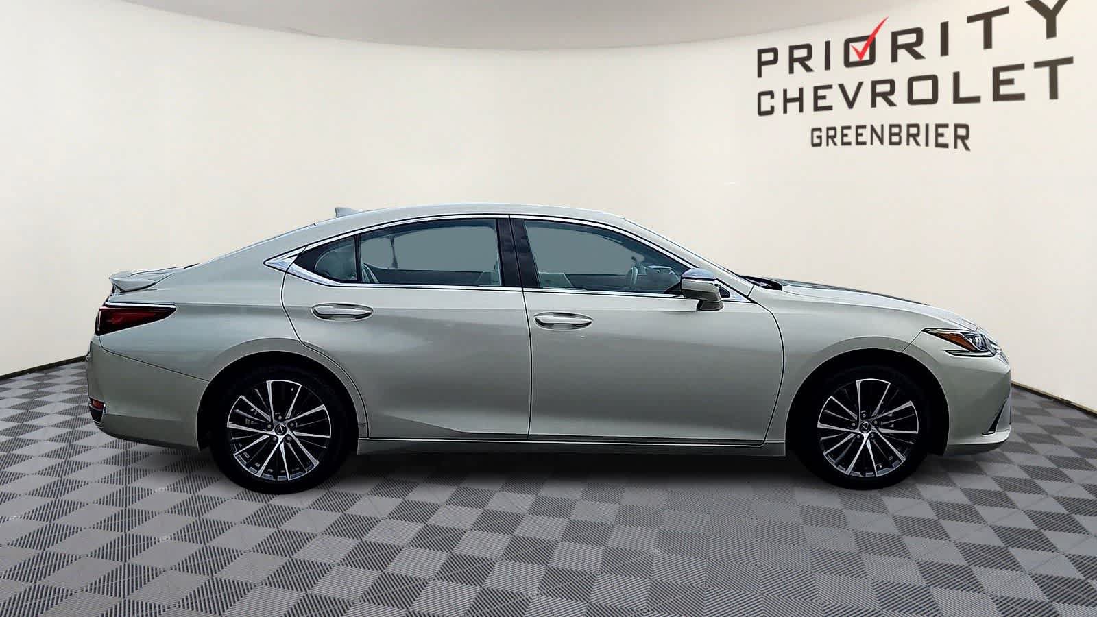 Used 2025 Lexus ES 300h w/ Premium Package FWD image 9