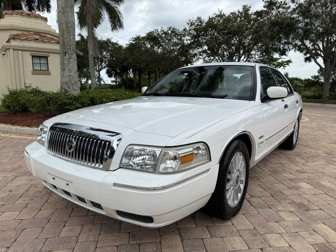 Used 2010 Mercury Grand Marquis LS RWD image 5