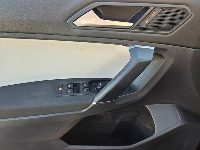 Used 2020 Volkswagen Tiguan S image 30