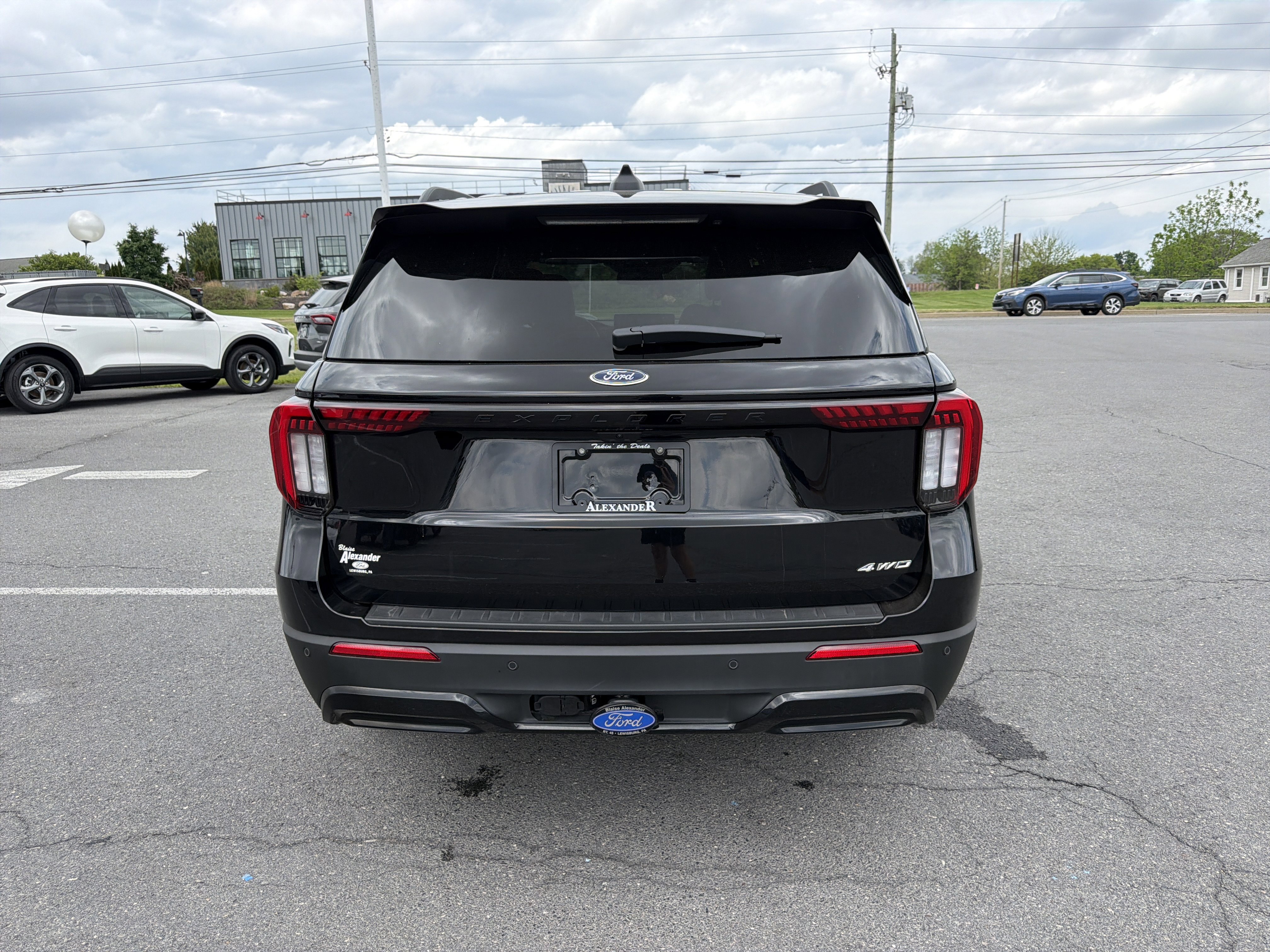 Used 2026 Ford Explorer ST-Line w/ ST-Line Street Pack AWD/4WD image 4