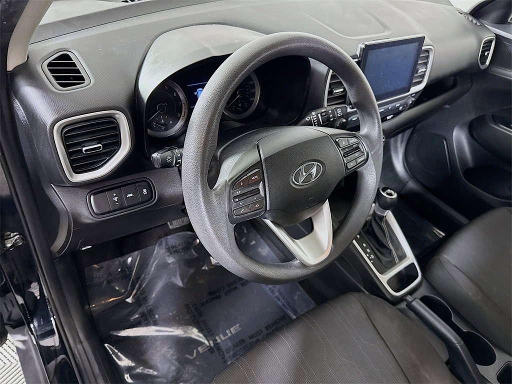 Used 2020 Hyundai Venue SE image 16