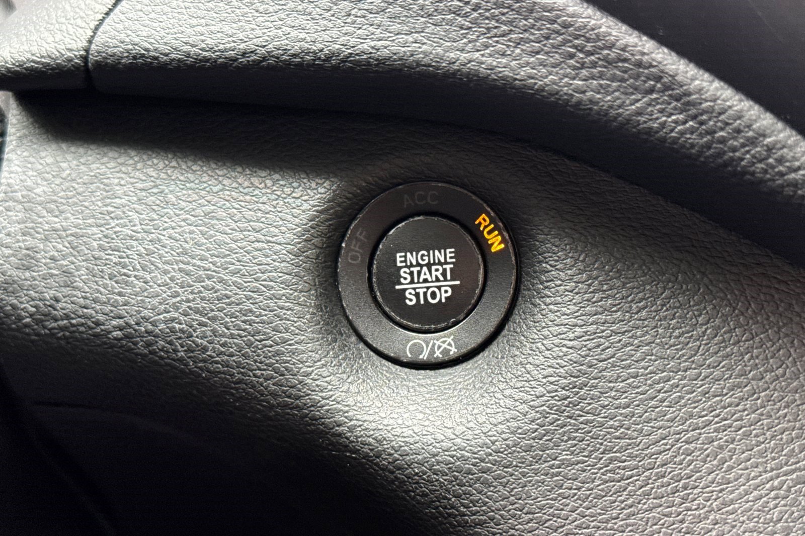 Used 2019 Jeep Cherokee Limited FWD image 34