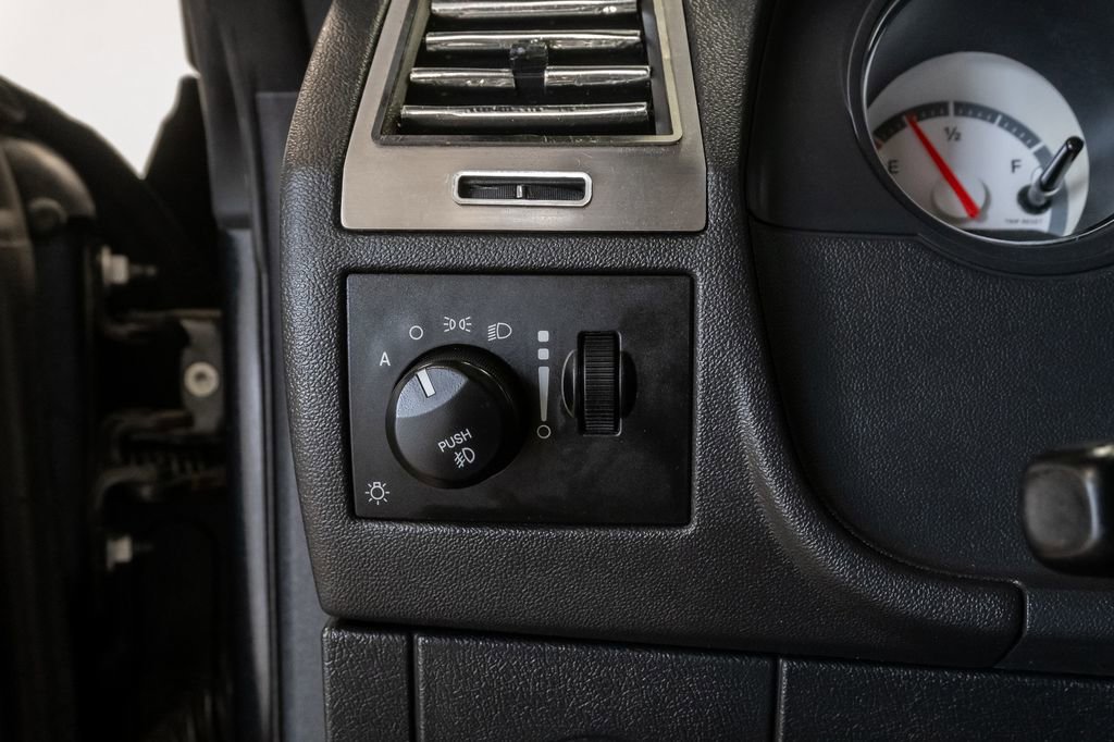 Used 2009 Dodge Challenger R/T RWD image 14