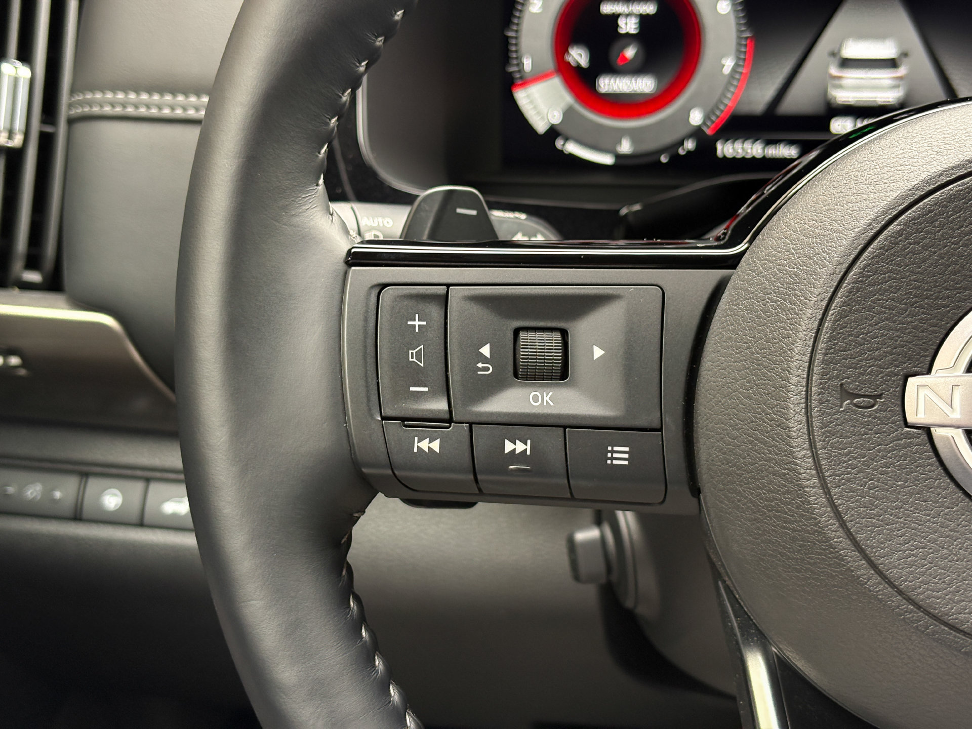 Used 2025 Nissan Pathfinder Platinum FWD image 15