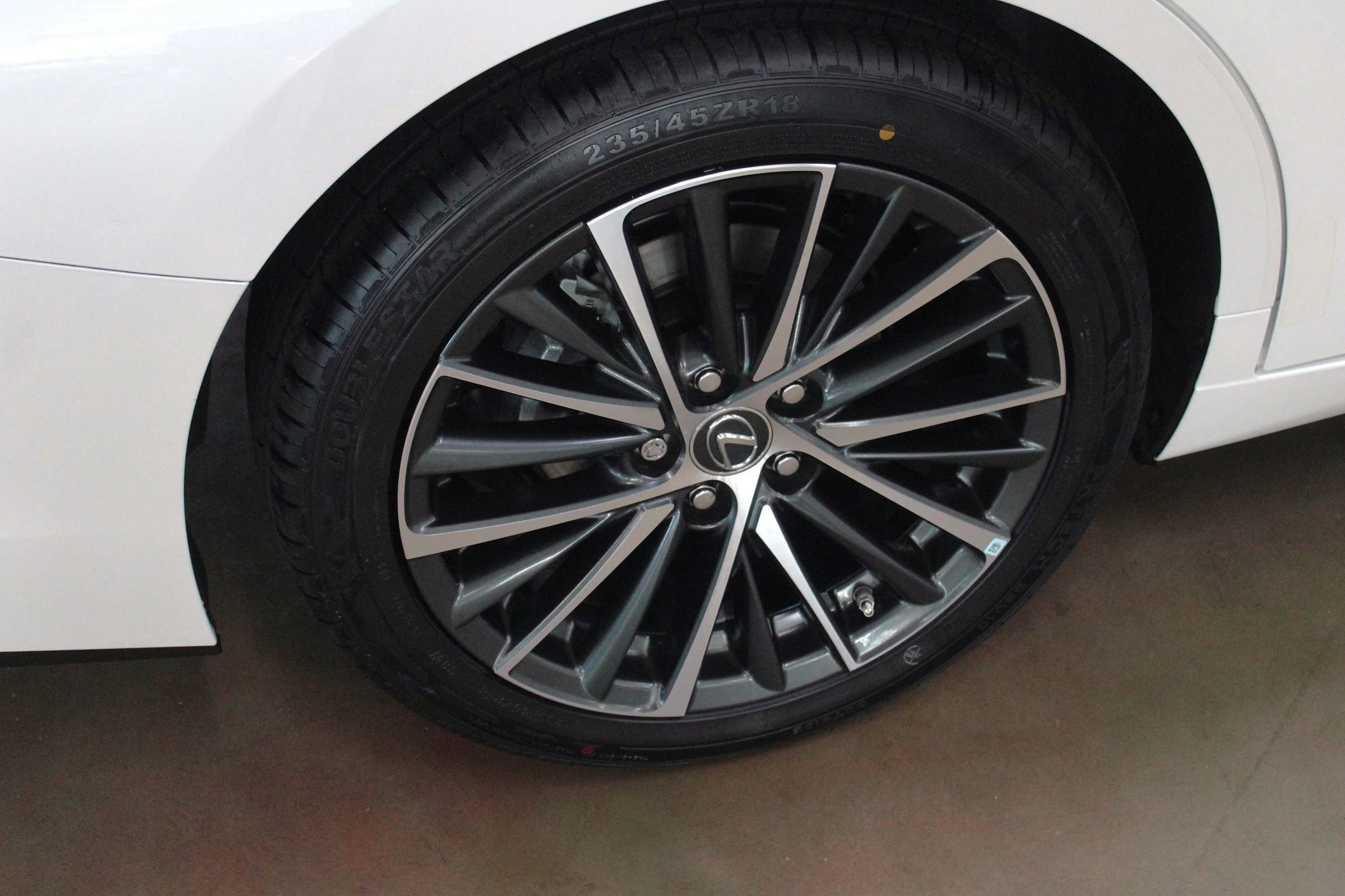 Used 2024 Lexus ES 350 w/ Premium Package image 26