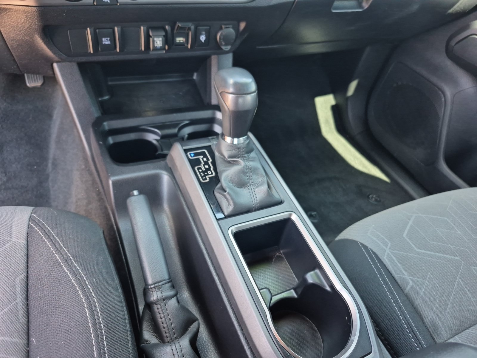 Certified 2023 Toyota Tacoma TRD Off-Road AWD/4WD image 12