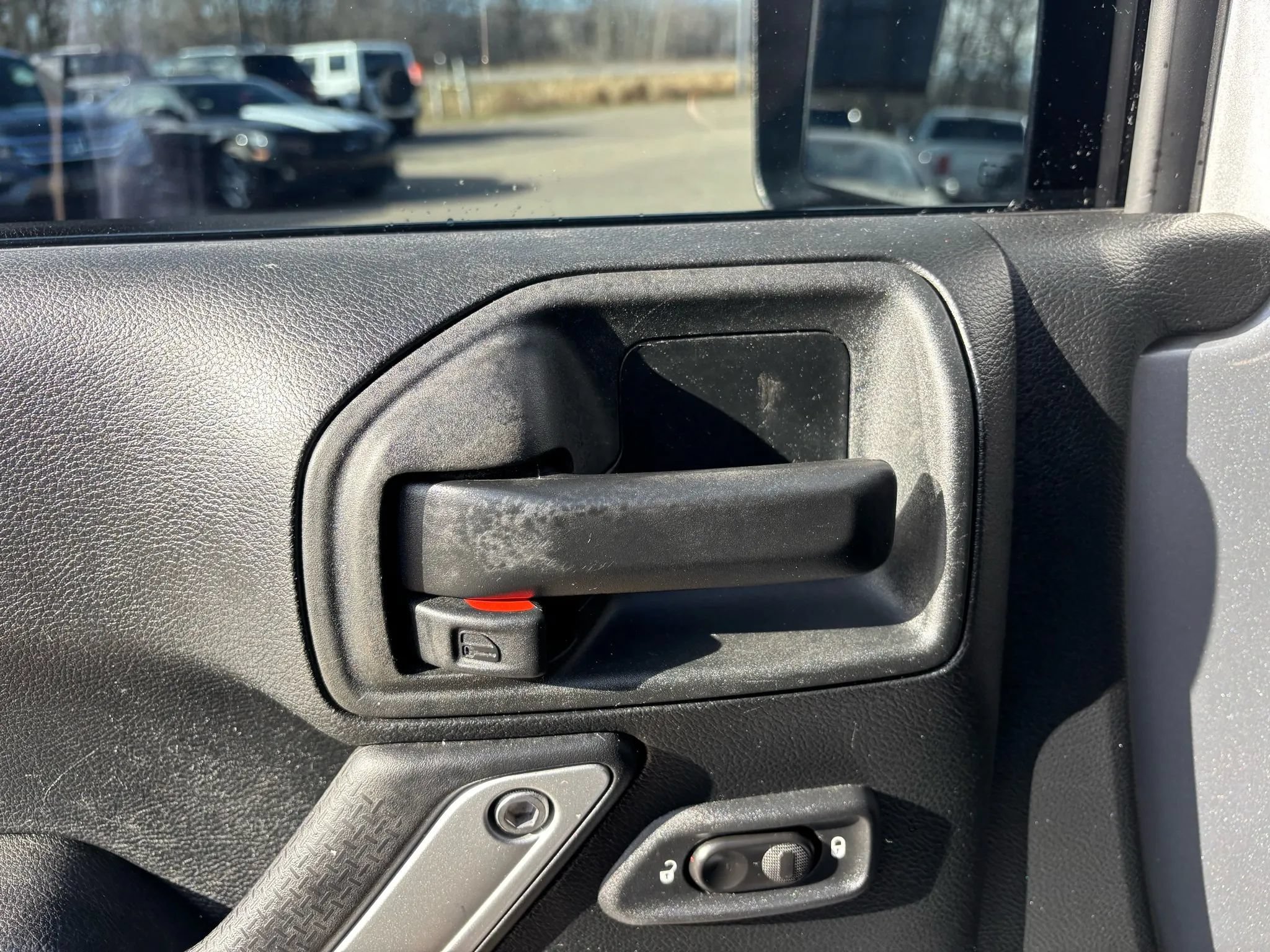 Used 2017 Jeep Wrangler Unlimited Sahara w/ Connectivity Group AWD/4WD image 13