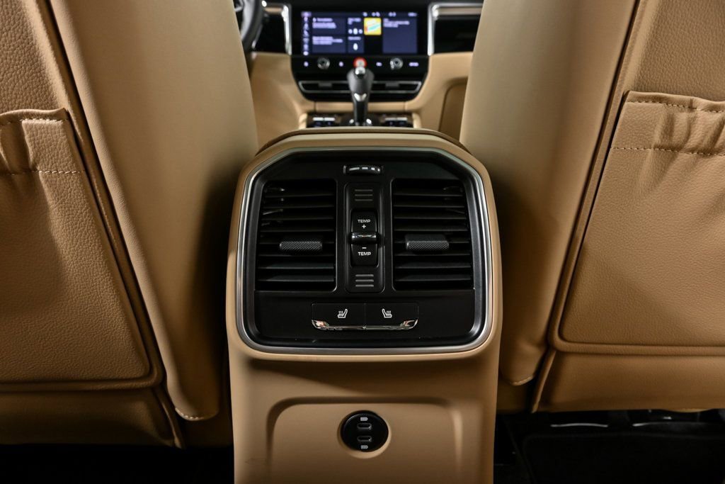 Certified 2025 Porsche Macan image 20
