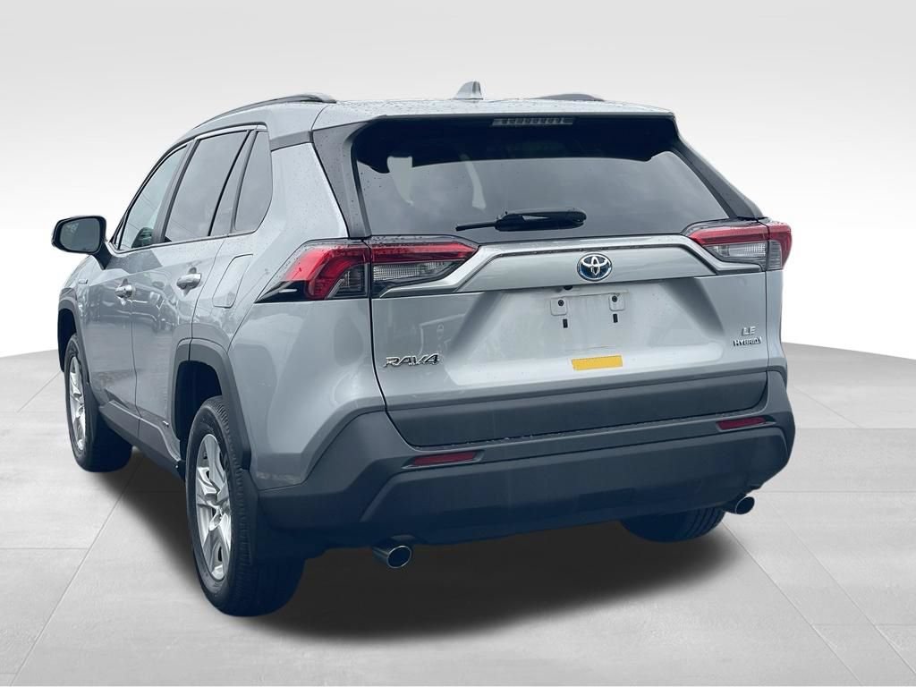 Used 2019 Toyota RAV4 LE w/ Carpet Mat Package AWD/4WD image 5