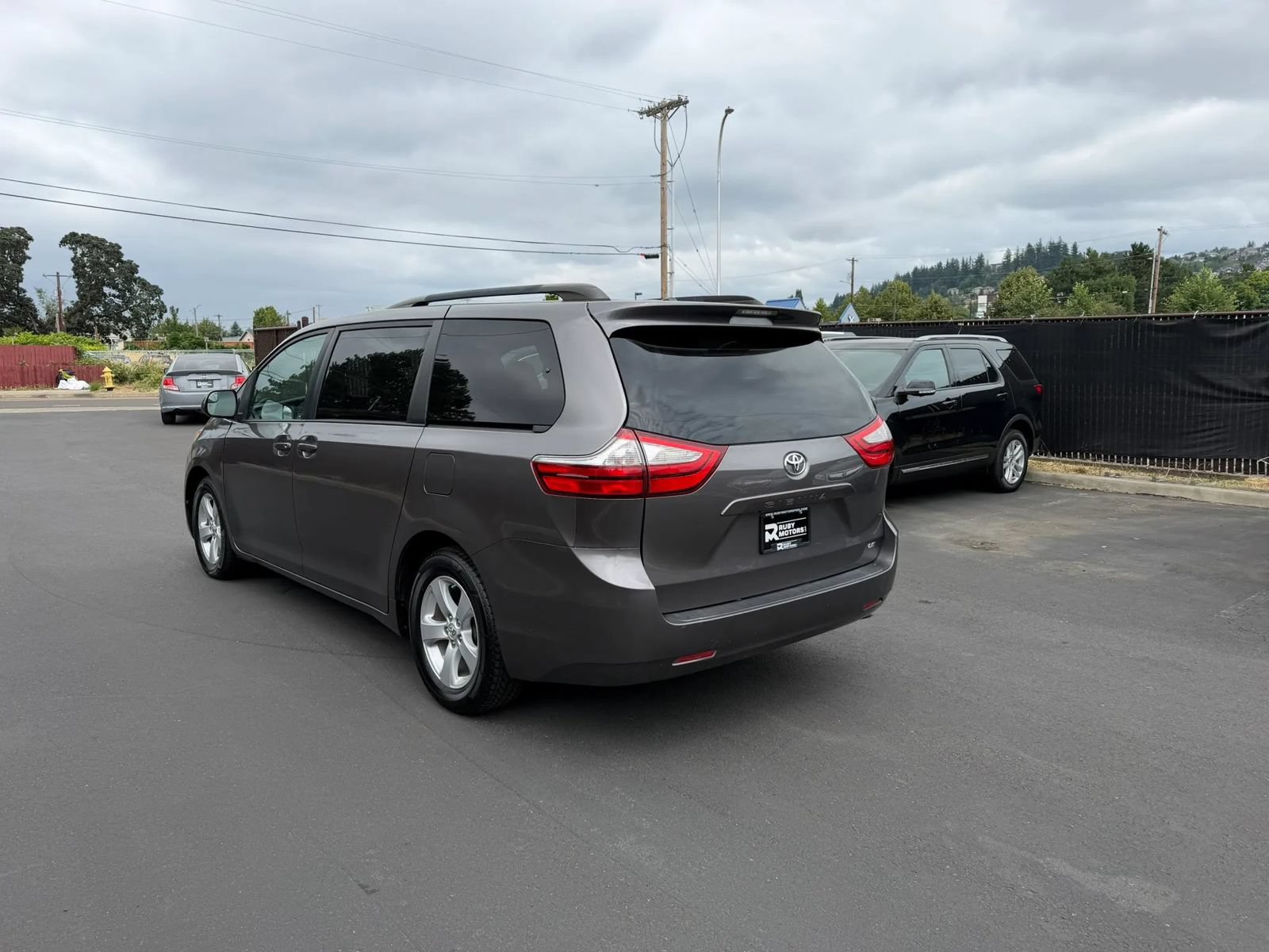 Used 2017 Toyota Sienna LE FWD image 6