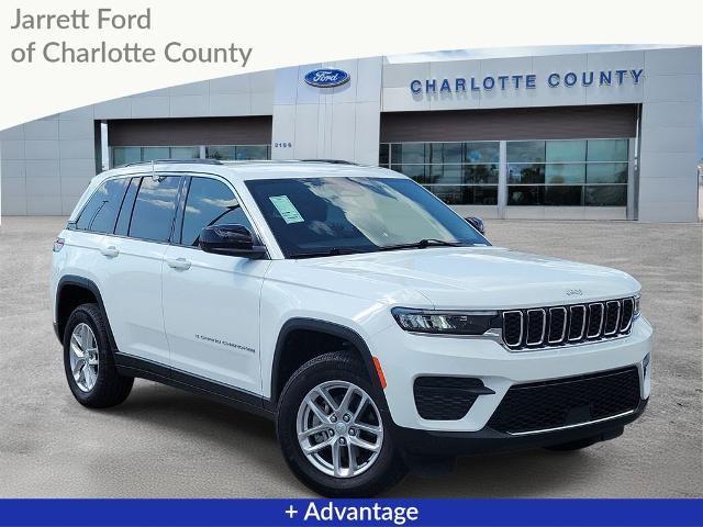Used 2025 Jeep Grand Cherokee Laredo RWD image 1