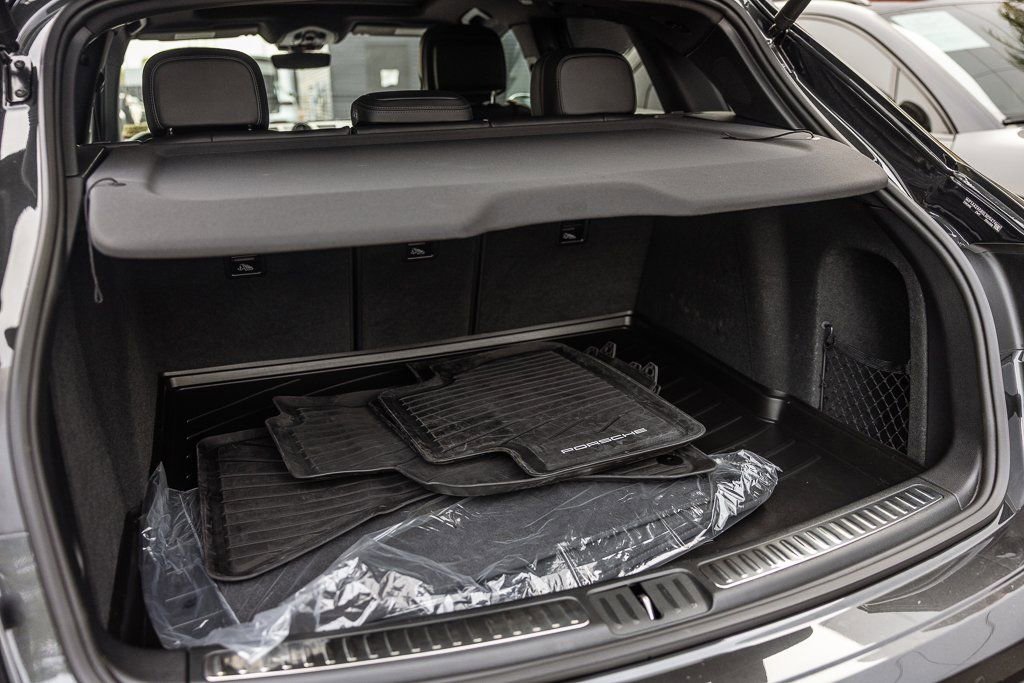 Certified 2025 Porsche Macan image 26