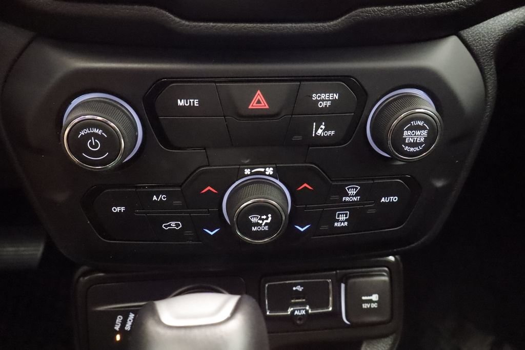 Certified 2023 Jeep Renegade Latitude w/ Sun/Sound Group AWD/4WD image 33