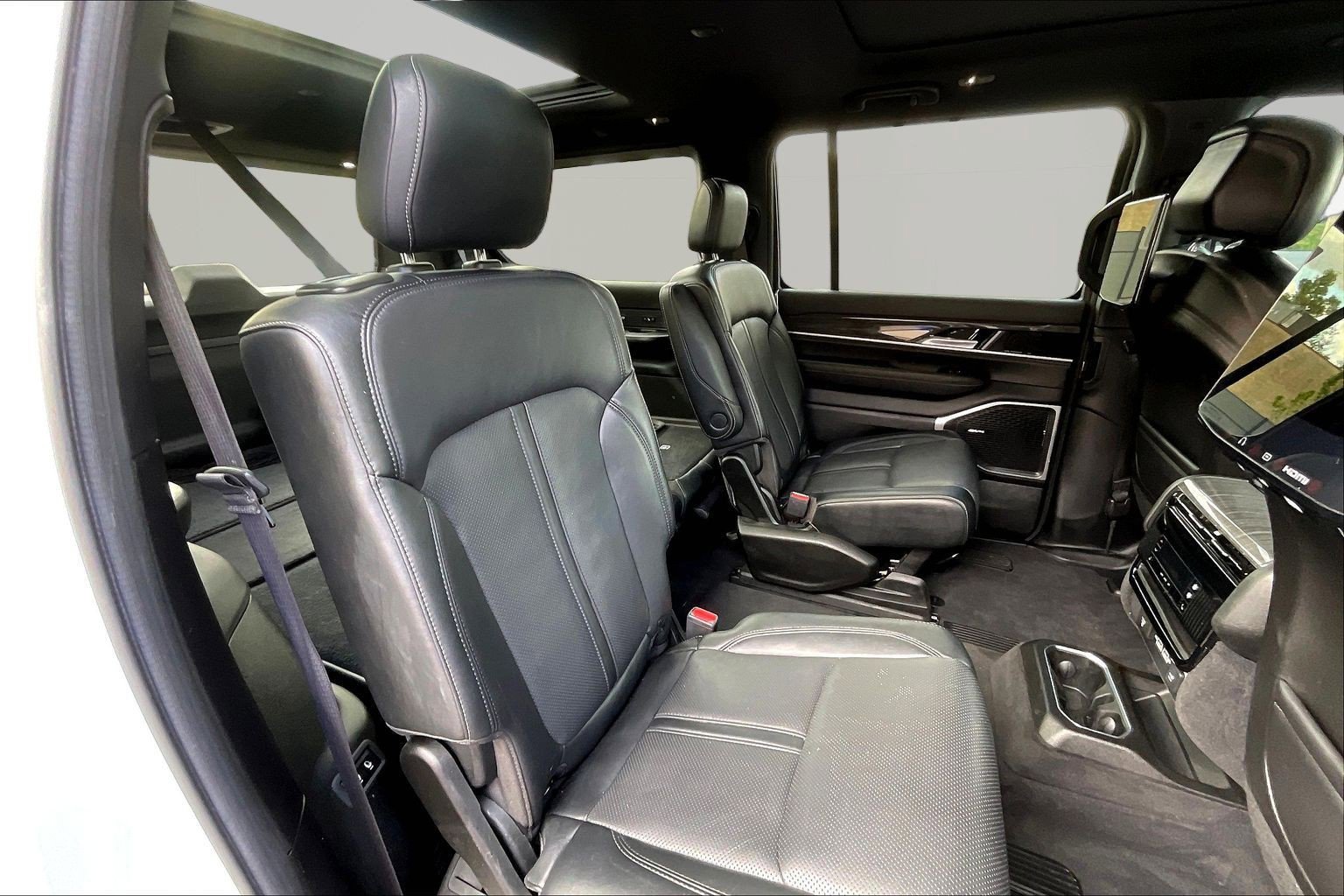 Used 2022 Jeep Wagoneer Series II w/ Premium Group I AWD/4WD image 25