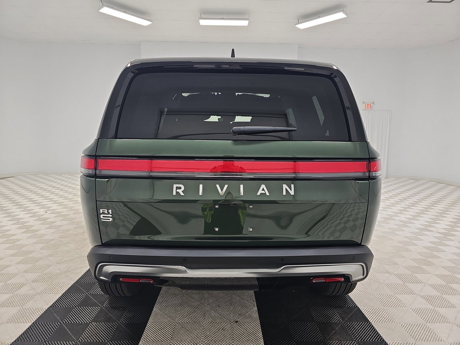 Used 2023 Rivian R1S Adventure AWD/4WD image 4