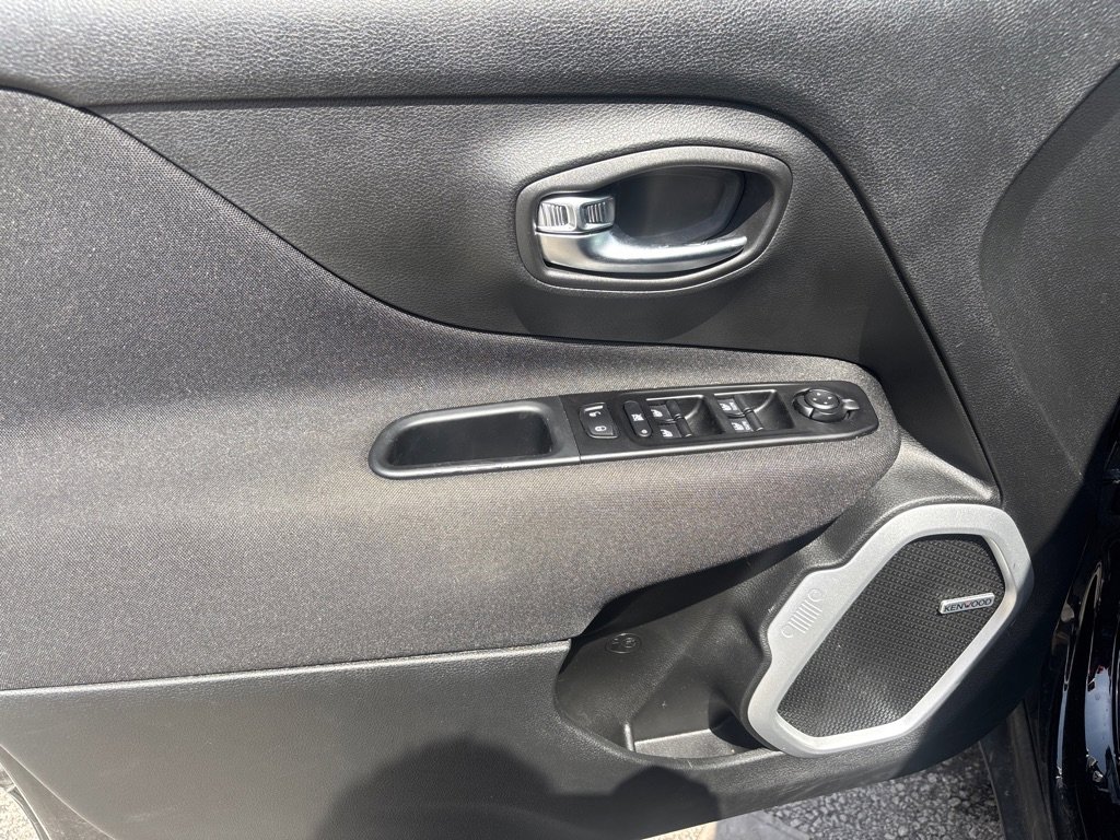 Used 2021 Jeep Renegade Latitude w/ Sun & Sound Group image 15