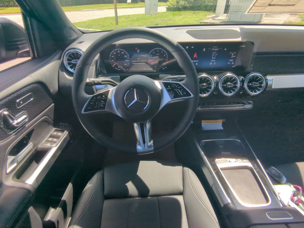 New 2025 Mercedes-Benz GLB 250 GLB 250 image 3