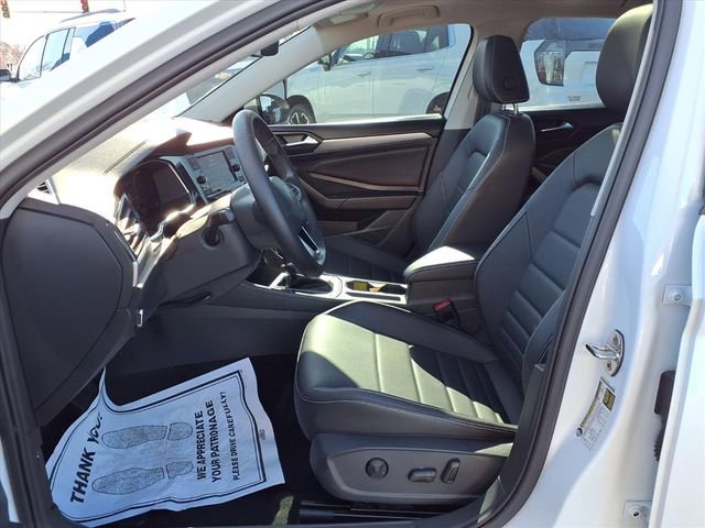 Used 2022 Volkswagen Jetta SE w/ Panoramic Sunroof Package image 18