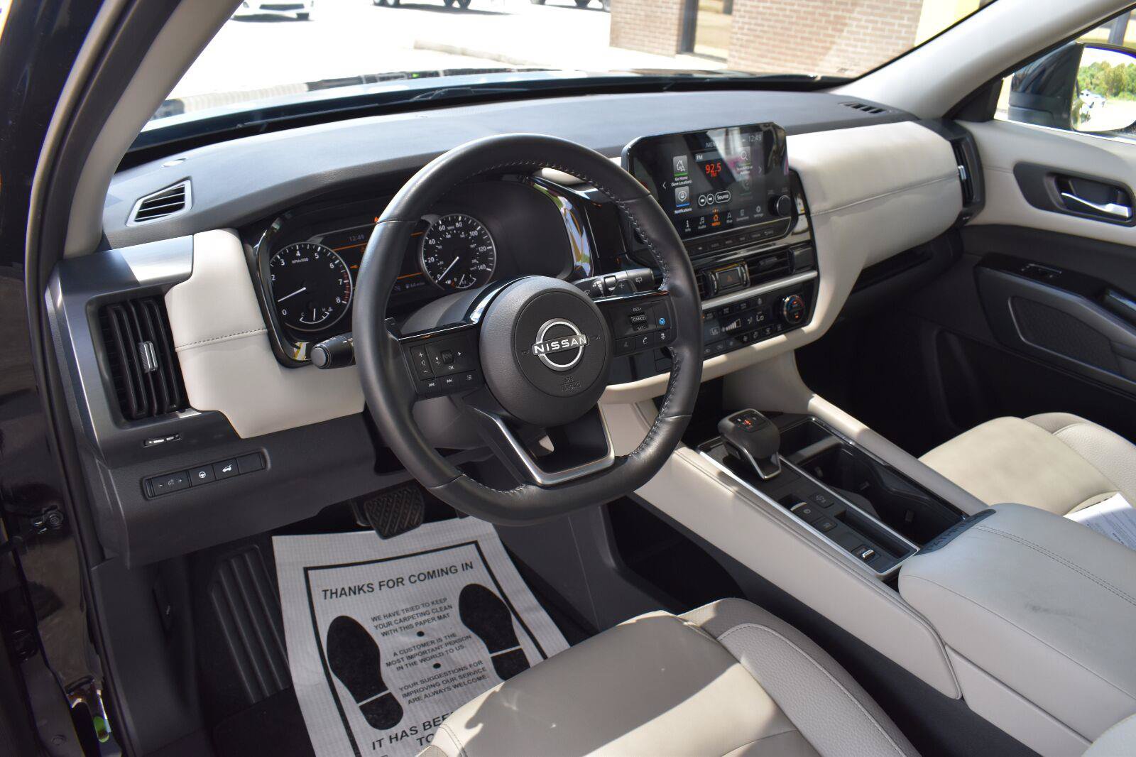 Used 2025 Nissan Pathfinder SL FWD image 26