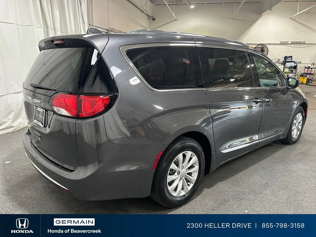 Used 2018 Chrysler Pacifica Touring-L FWD image 8